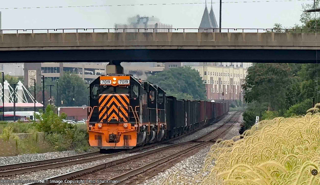 WE 7019 and the whole train, as well as the Exchange St. signal.